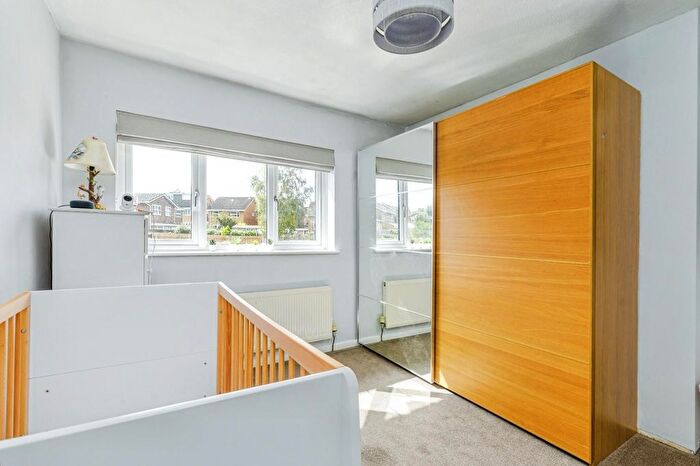 3 Bedroom End Of Terrace House For Sale In Whitnash Close, Balsall Common, CV7
