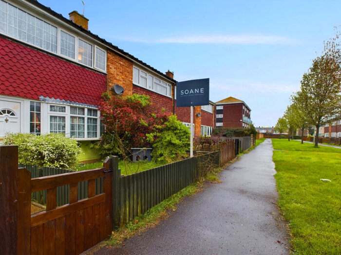 3 Bedroom Terraced House For Sale In Coniston Walk, Fareham, PO14