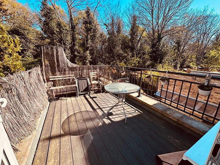 Studio To Rent In Florence Road, London, N4