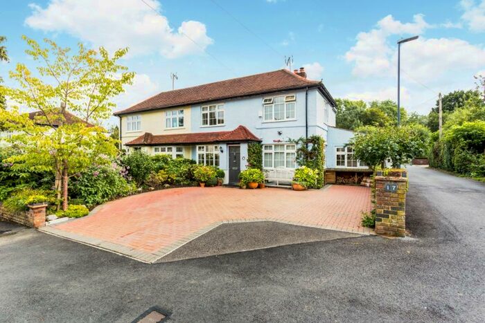 4 Bedroom Semi-Detached House To Rent In Brookshill Avenue Harrow, HA3