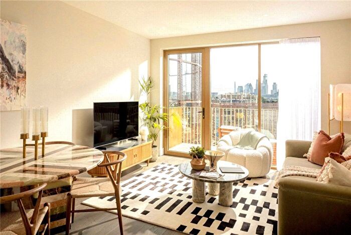 1 Bedroom Flat For Sale In Regents View, Hackney Road, Bethnal Green, E2