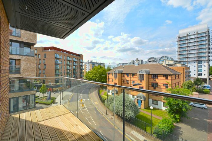 2 Bedroom Flat To Rent In Plough Way, London, SE16