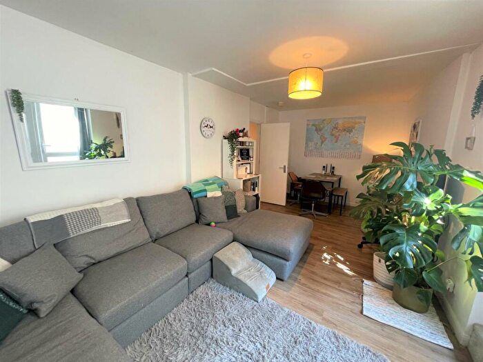 1 Bedroom Flat To Rent In Brunswick Place, Hove, BN3
