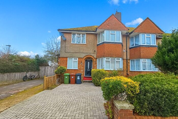 2 Bedroom Flat To Rent In The Walk, Potters Bar, EN6