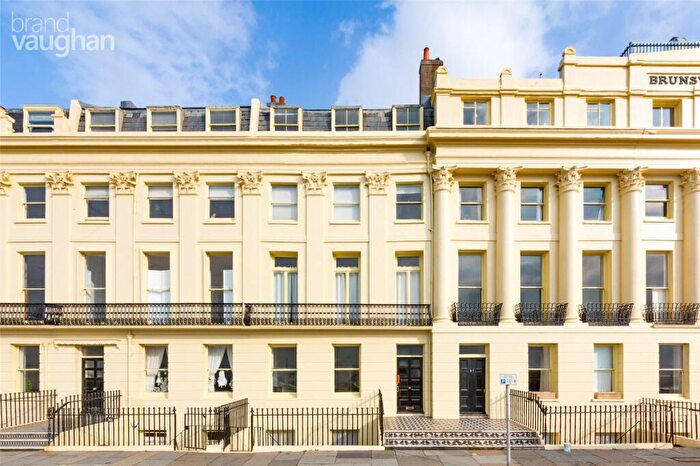 2 Bedroom Flat To Rent In Brunswick Terrace, Hove, East Sussex, BN3