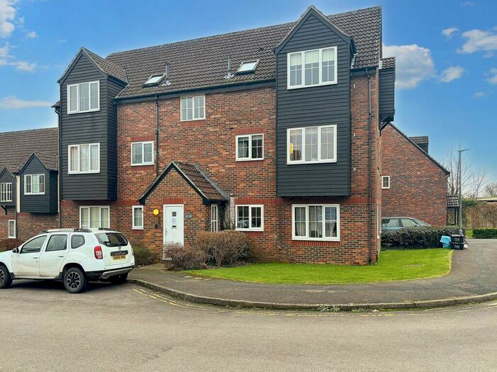 1 Bedroom Apartment To Rent In Dewell Mews, Swindon, Wiltshire, SN3