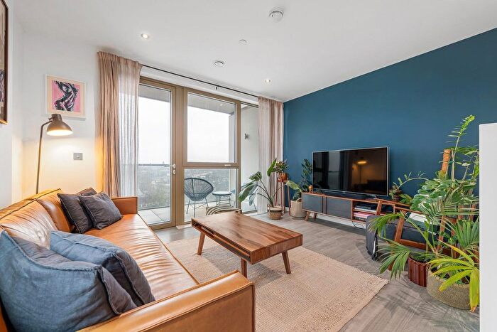 2 Bedroom Flat For Sale In Stockwell Road, SW9