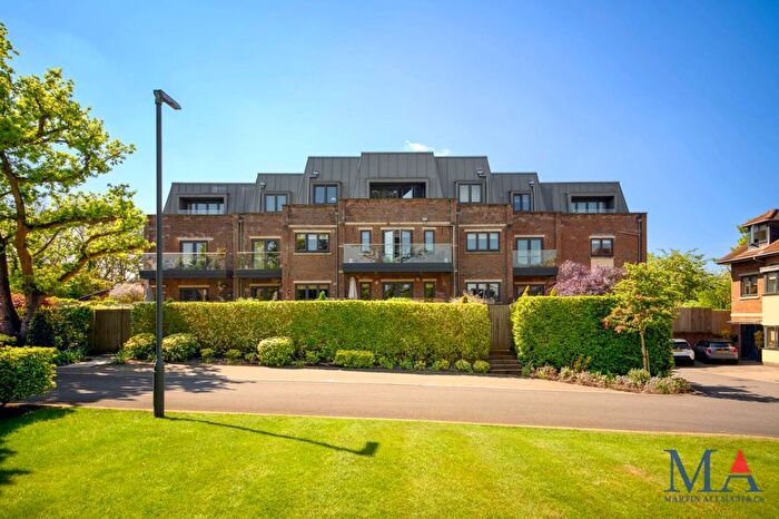 2 Bedroom Flat To Rent In Aspen Place, Bushey, WD23
