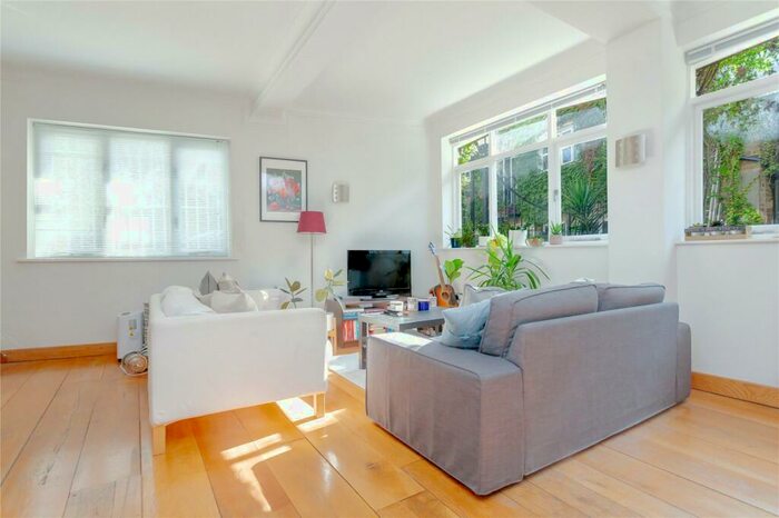 2 Bedroom Terraced House To Rent In Rheidol Mews, Angel, N1