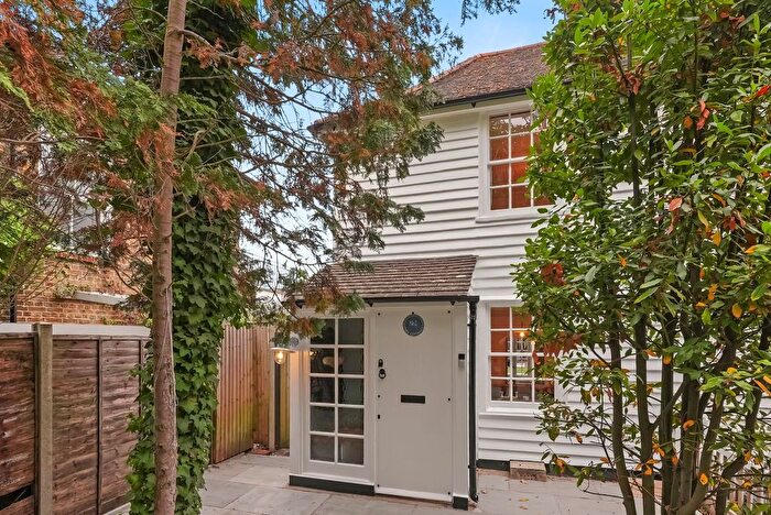 2 Bedroom Cottage For Sale In Ewell Road, Cheam, SM3