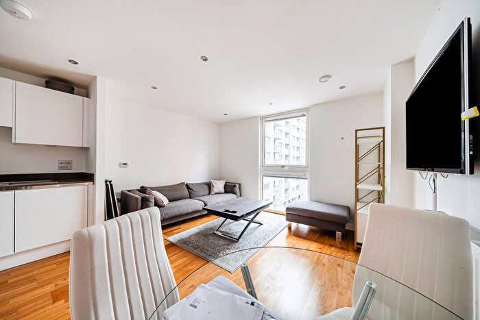 2 Bedroom Flat To Rent In Dowells Street, Greenwich, London, SE10