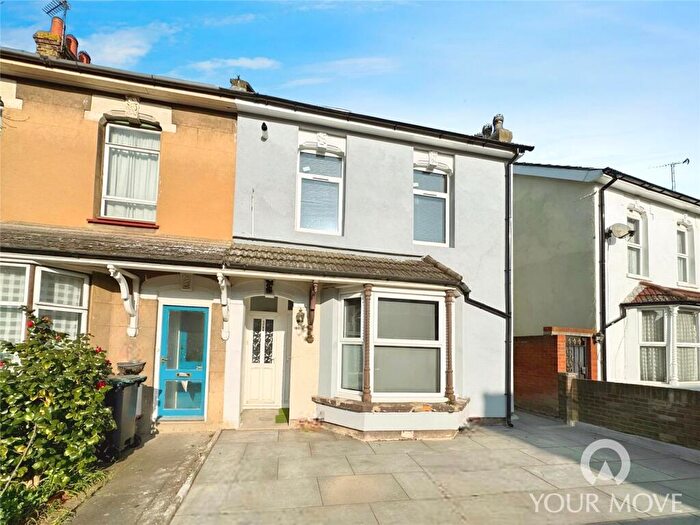 3 Bedroom Maisonette To Rent In Wrotham Road, Gravesend, Kent, DA11