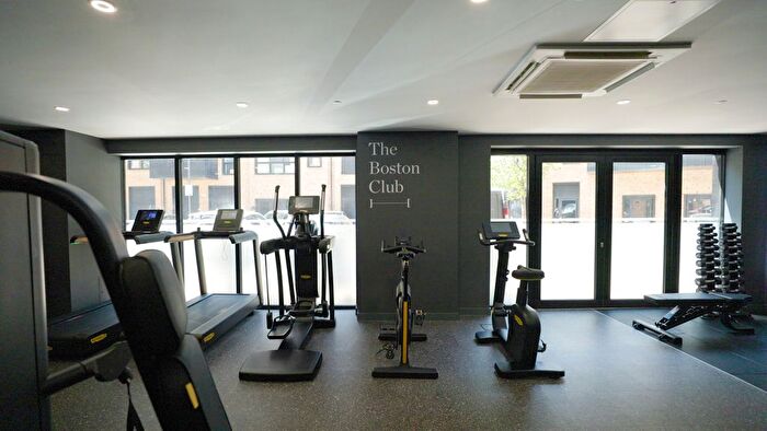 2 Bedroom Flat For Sale In Middle Road, London, W7