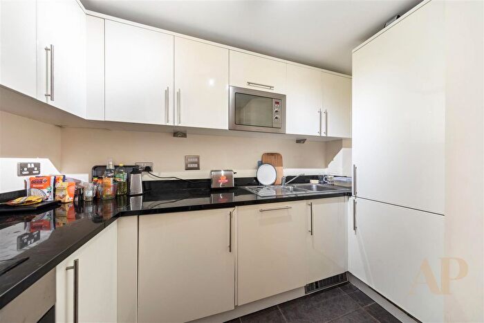 2 Bedroom Flat To Rent In Cheshire Street, Shoreditch, E2