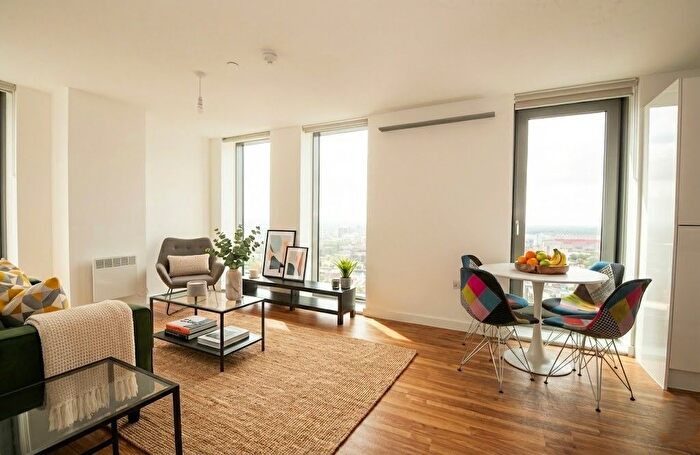 2 Bedroom Flat To Rent In Bedroom Apartment – Michigan Point, Salford Quays, M50