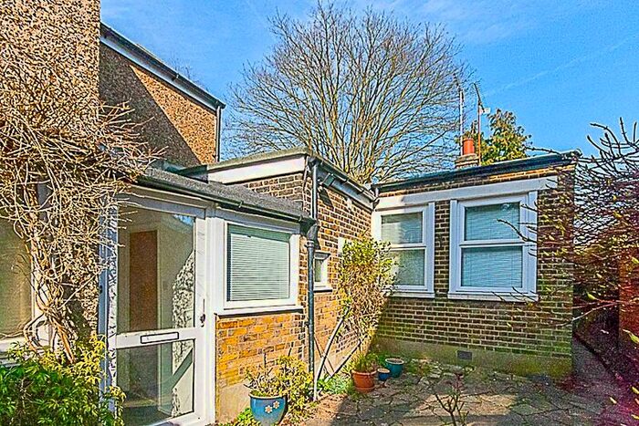 1 Bedroom Ground Flat To Rent In Ingrave Road, Brentwood, Essex, CM15