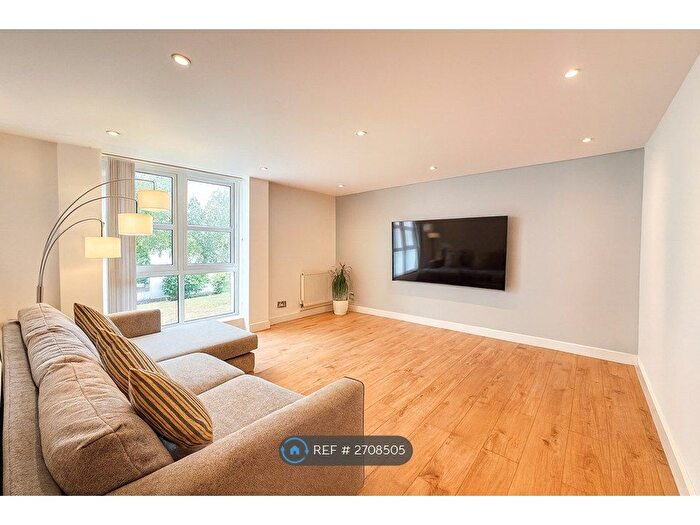 1 Bedroom Flat To Rent In Barrier Point Road, London, E16