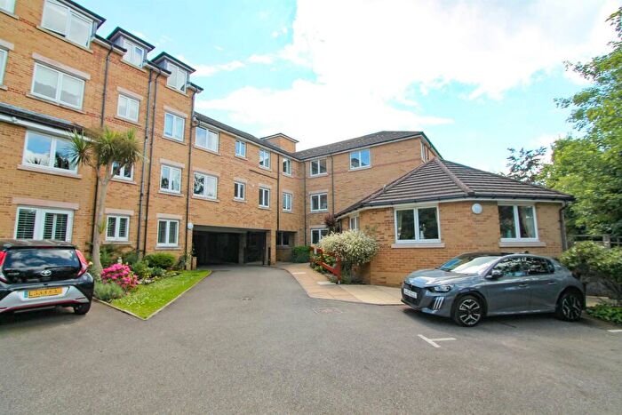 1 Bedroom Apartment For Sale In Hampton Lodge, Cavendish Road, South Sutton, SM2