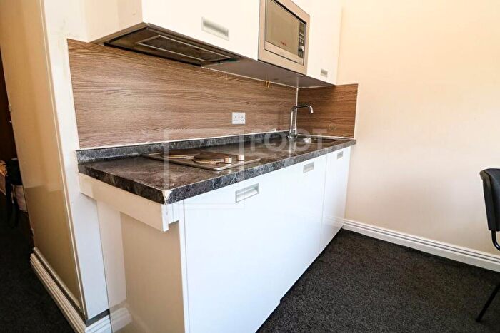 Flat To Rent In Sunbridge Halls, Sunbridge Road, BD1