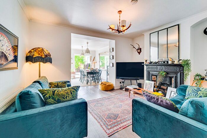 3 Bedroom Flat For Sale In Abbey Road, West Hampstead, London, NW6