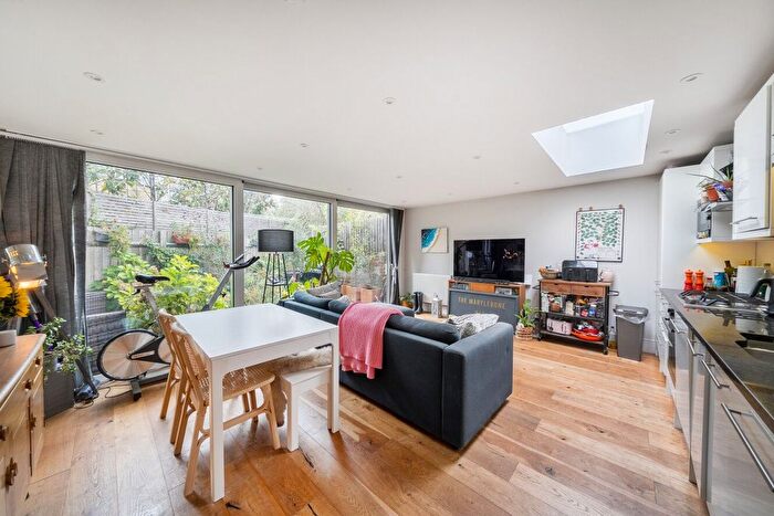 2 Bedroom Flat To Rent In Bellevue Road, London, SW17