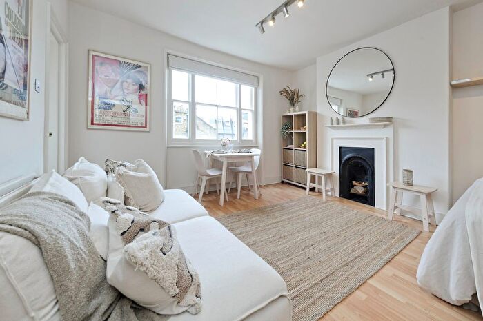 Studio To Rent In Nottingham Place, Marylebone, London, W1U