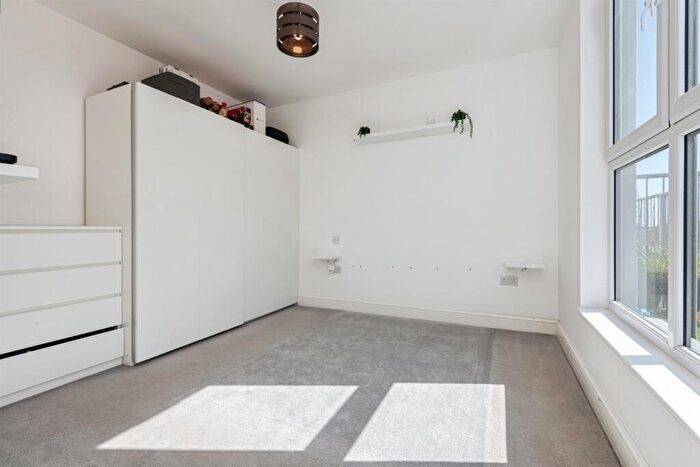 1 Bedroom Flat For Sale In Cypress Road, Luton, LU1