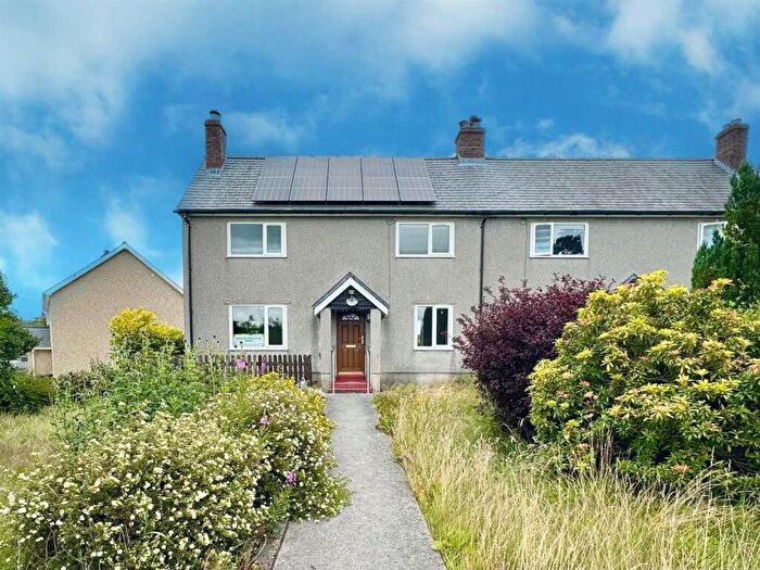 3 Bedroom House For Sale In Pentrefoelas, Betws-Y-Coed, LL24