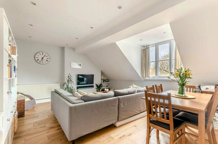 2 Bedroom Flat To Rent In Mount Park Road, Ealing, London, W5