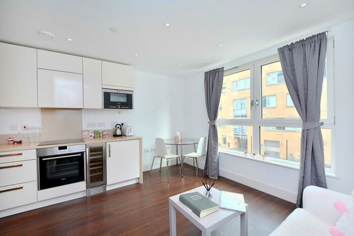 Apartment To Rent In Queensland Road, London, N7