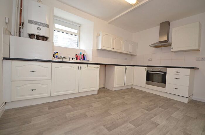 2 Bedroom Flat To Rent In High Street, Raunds, Northamptonshire, NN9