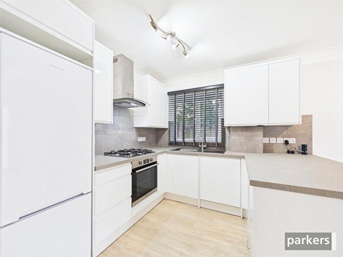 2 Bedroom Apartment For Sale In Lundy Lane, Reading, Berkshire, RG30