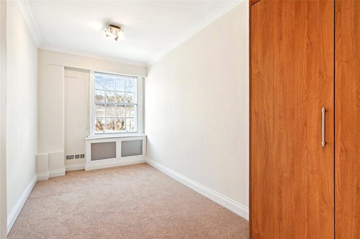 1 Bedroom Flat To Rent In Ovington Court, - Brompton Road, Knightsbridge, London, SW3
