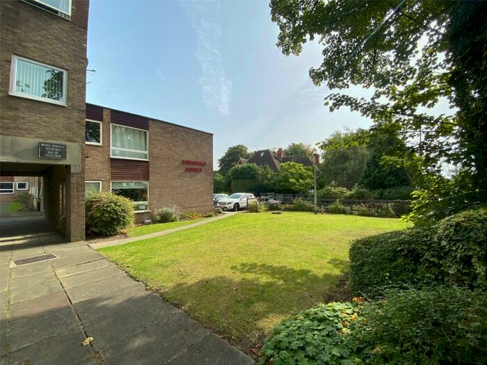 3 Bedroom Flat To Rent In Bedford Court, Leeds, West Yorkshire, LS8