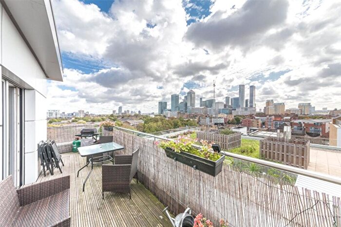 2 Bedroom Apartment To Rent In Keymer Place, London, E14