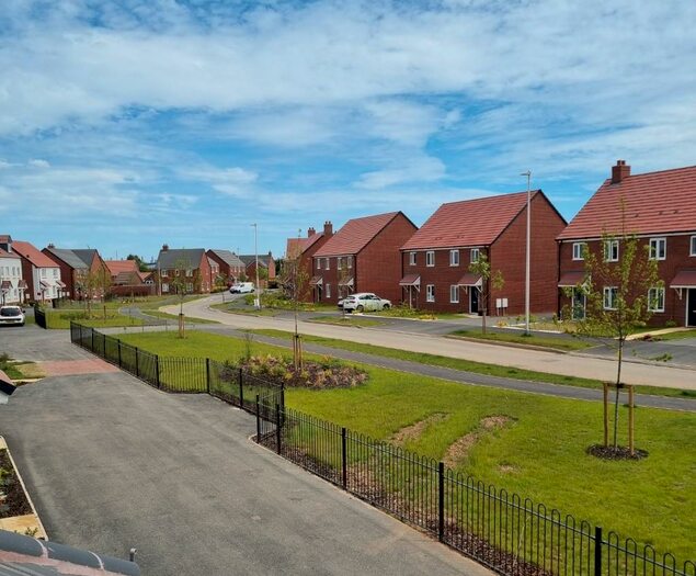 3 Bedroom Semi-Detached House For Sale In Springfield Lane, Warwick, Warwickshire, CV34