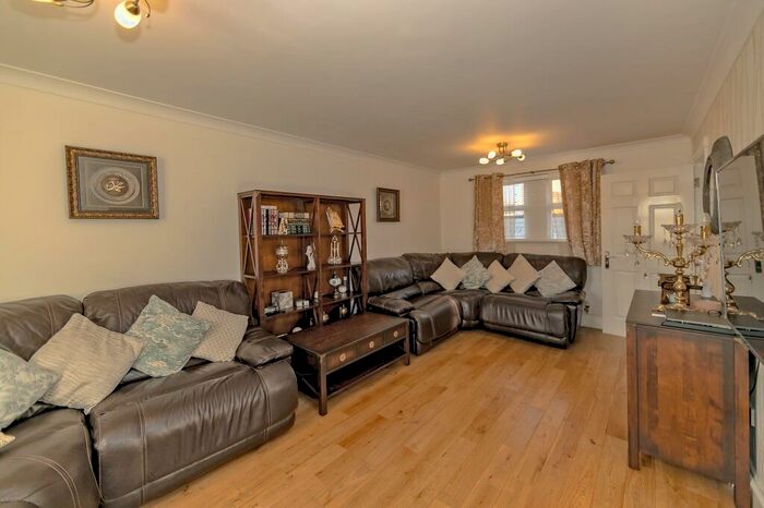 5 Bedroom Town House For Sale In Frampton Grove, Westcroft, MK4
