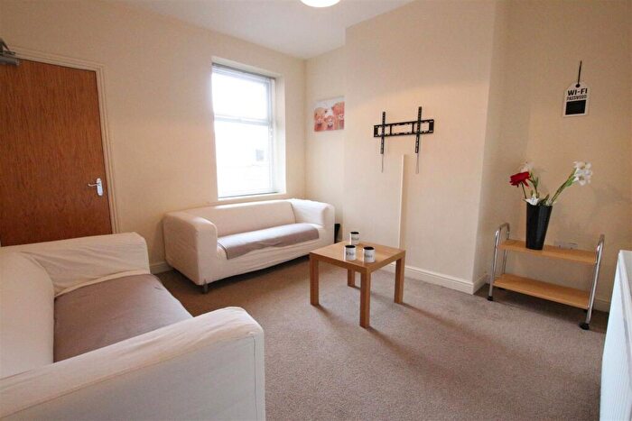 4 Bedroom Terraced House To Rent In Rothersthorpe Road, Far Cotton, Northampton, NN4
