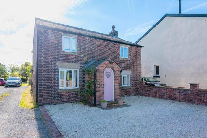 3 Bedroom Detached House For Sale In Moss Lane, Burscough, Ormskirk, L40