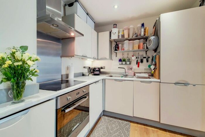 3 Bedroom Flat To Rent In Bellevue Court, Hounslow, TW3