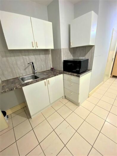 Studio To Rent In Dawlish Drive, Ilford, IG3