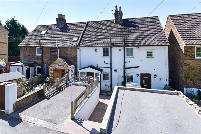 2 Bedroom Cottage For Sale In Church Street, Maidstone, Kent, ME15