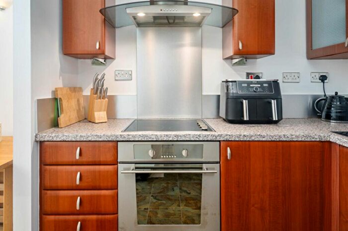 1 Bedroom Apartment For Sale In Cavendish Court, Drighlington, BD11