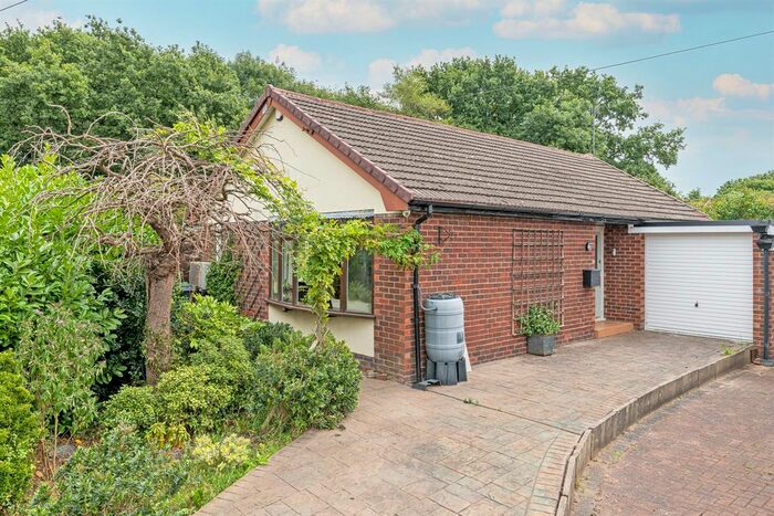 2 Bedroom Bungalow For Sale In Latham Avenue, Helsby, Frodsham, WA6