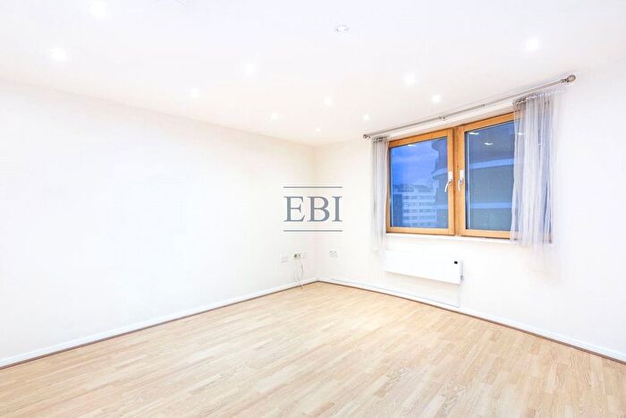 2 Bedroom Flat To Rent In Mallard House, Station Court, Townmead Road, SW6