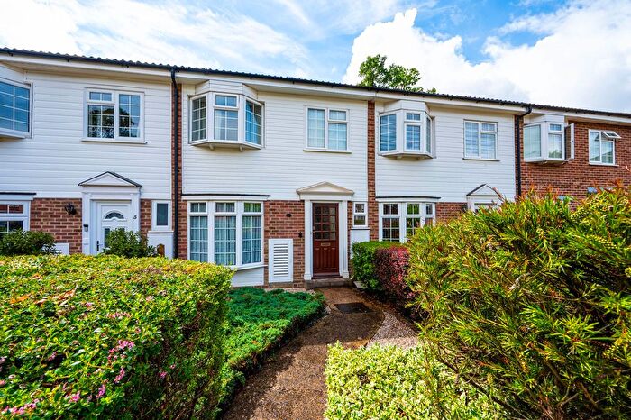 3 Bedroom Terraced House For Sale In Ockenden Road, Woking, GU22