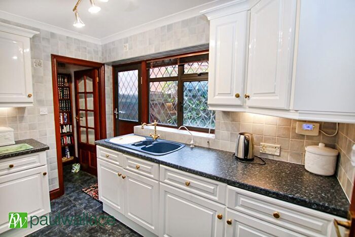 2 Bedroom Bungalow For Sale In Brandon Close, West Cheshunt, EN7