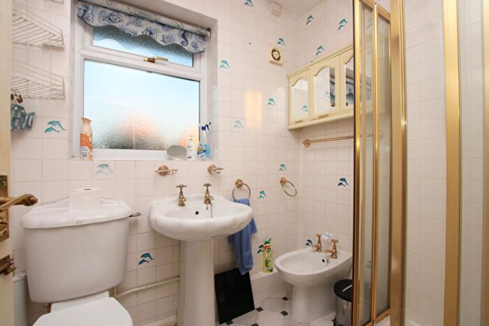 2 Bedroom Detached Bungalow For Sale In Horrocks Way, Kettering, Northamptonshire, NN15