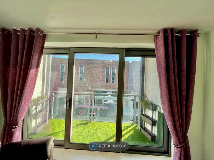 2 Bedroom Flat To Rent In Ashleigh Court, Watford, WD17