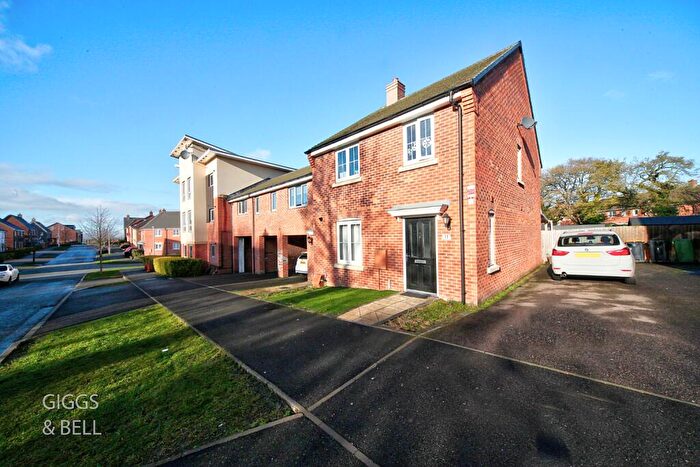 3 Bedroom End Of Terrace House For Sale In Houghton Regis, Dunstable, Bedfordshire, LU5